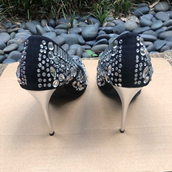 Pointy Toe Clear Rhinestone Jewel Heel Pump 8 - Picture 4 of 4